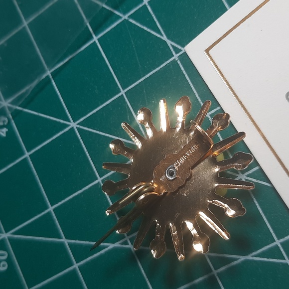 Vintage 60's Sunflower Brooch Lapel Pin Ruby Red Yellow Gold Signed Hong Kong - Picture 8 of 8